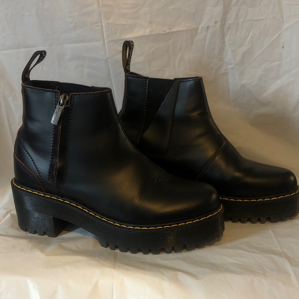 Dr Martens ankle boots size 39 EU side zip 2.5” platform heel very good like new